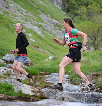 Sue Morley shows Ian Holmes how it's done