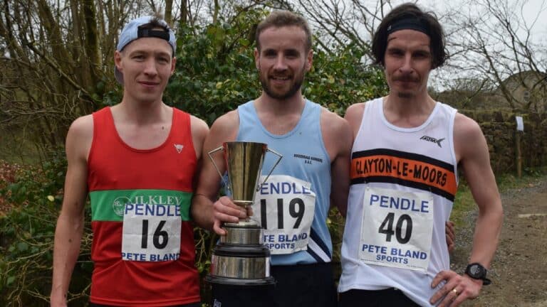 Pendle fell race sat 1 apr 0.jpg